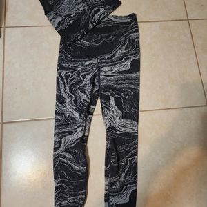 Athleta black swirl set